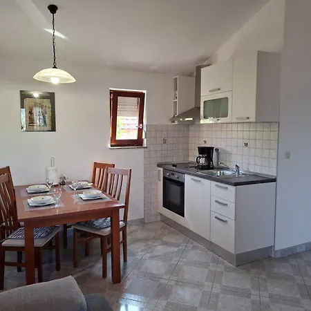 House Maslina 10 M From *