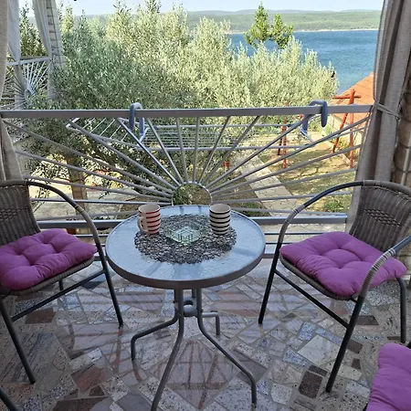 House Maslina 10 M From *
