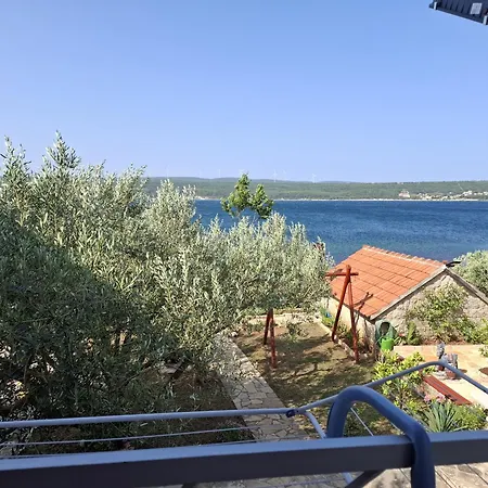 House Maslina 10 M From *