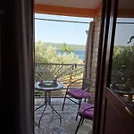 House Maslina 10 M From *