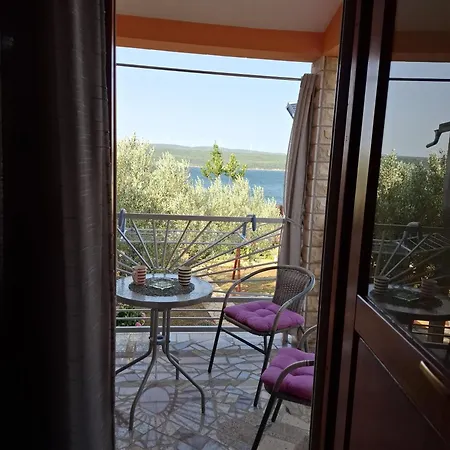 House Maslina 10 M From *