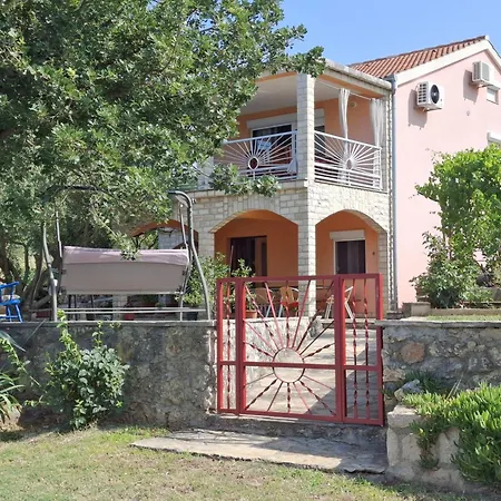 House Maslina 10 M From Appartement