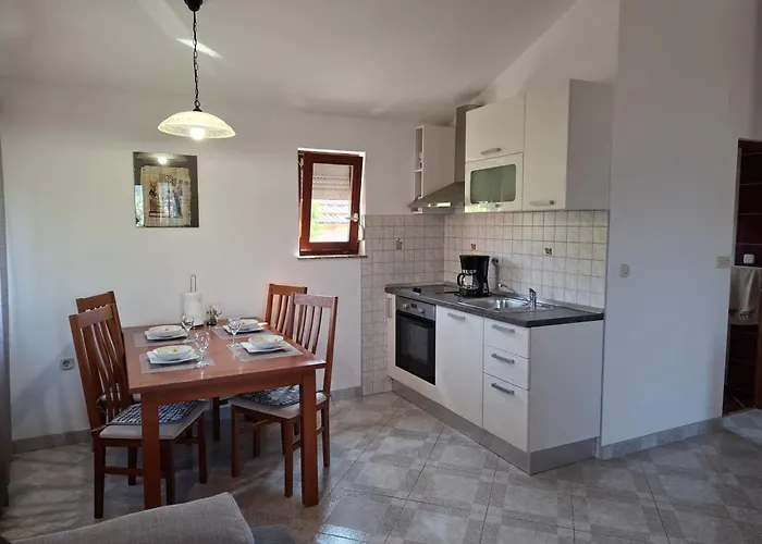 House Maslina 10 M From *
