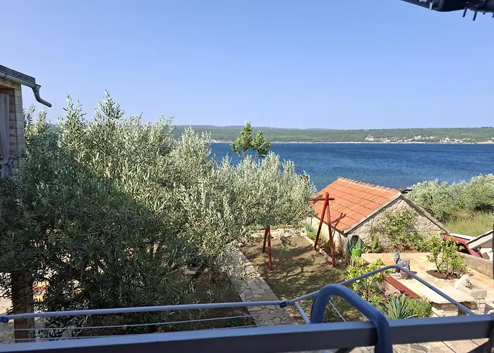 House Maslina 10 M From *
